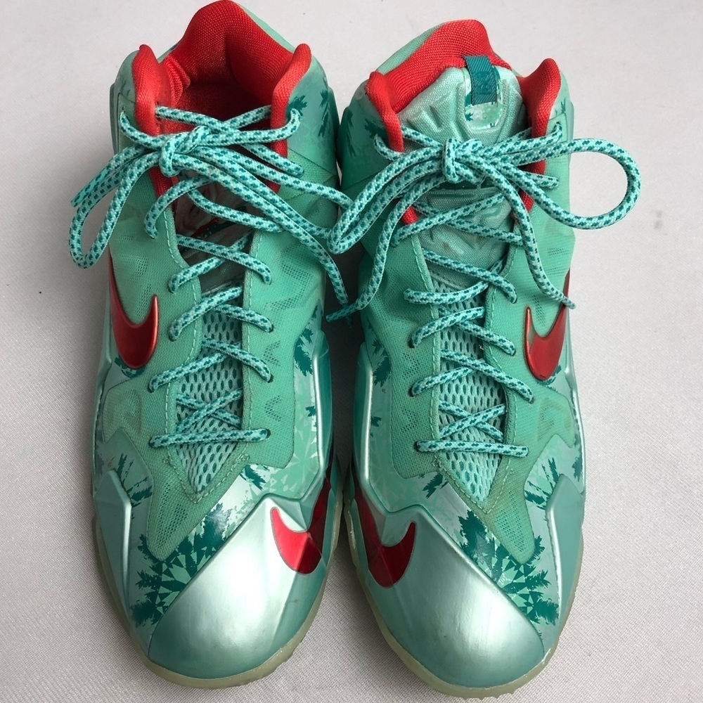 Nike Air Lebron 11 Christmas green and red basketball sneakers 6.5Y